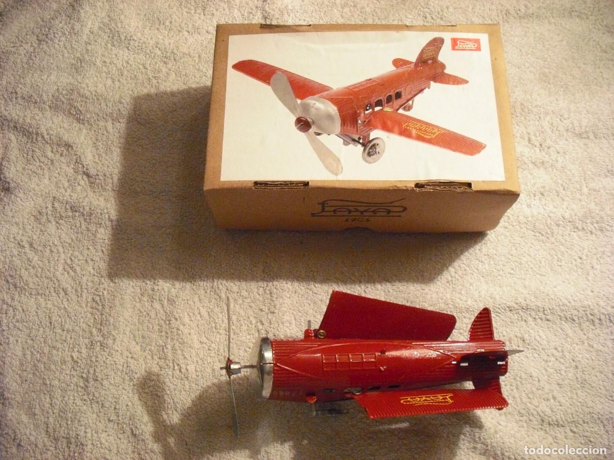Antikes Blechspielzeug: AVION ROJO 1905 DE HOJALATA, PAYA . TIENE CAJA Y LLAVES