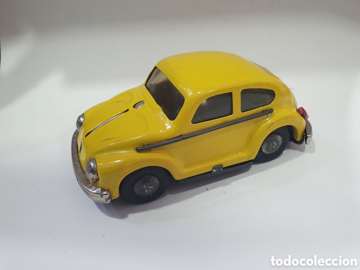 Juguetes antiguos de hojalata: Coche de lata Beetle amarillo. (L132) - Foto 4