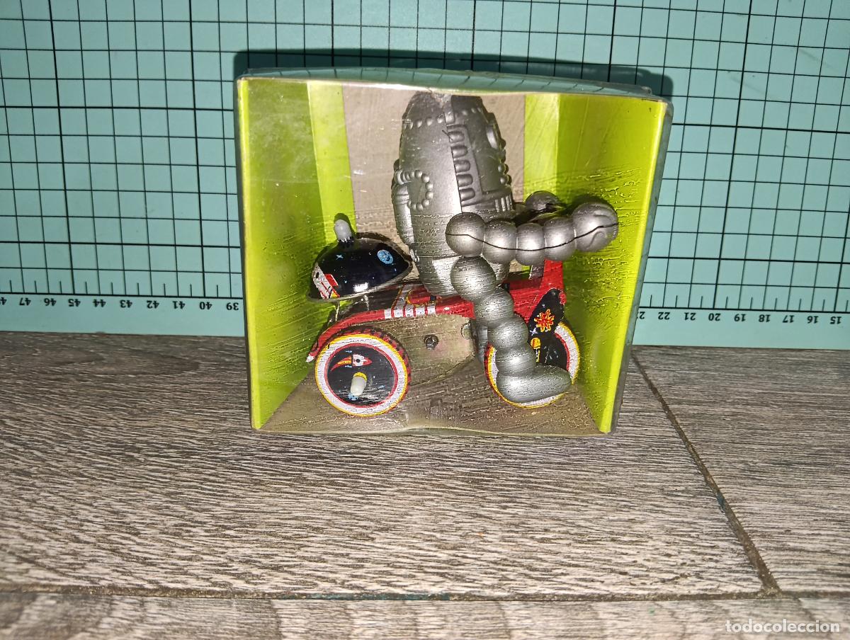 Juguetes antiguos de hojalata: Reproduccion juguete de hojalata Baby Robot en triciclo Tin toys a cuerda