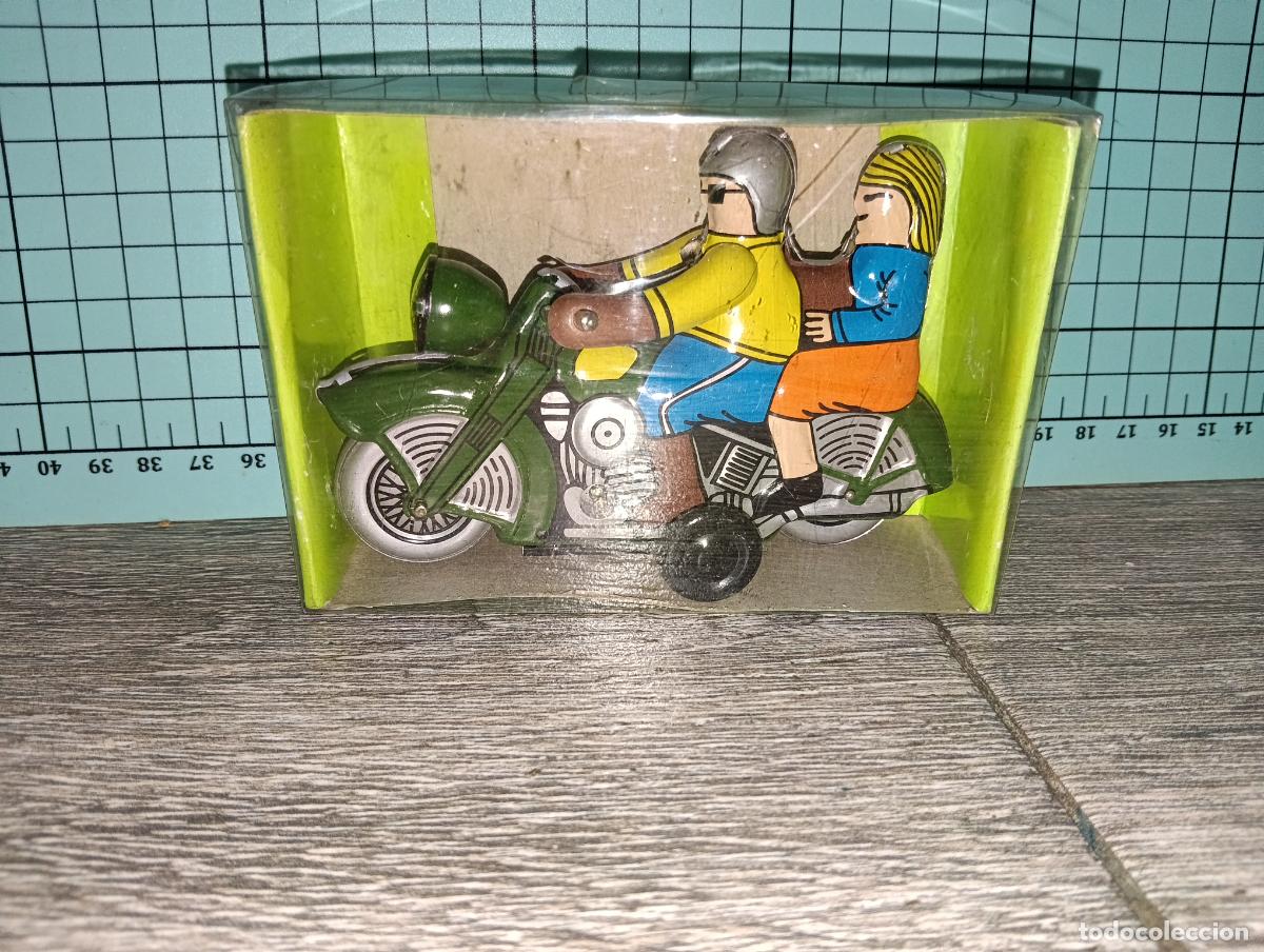Juguetes antiguos de hojalata: Reproduccion juguete de hojalata Moto Con Piloto Y Acompa&ntilde;ante - MS 282 Tin toys a cuerda