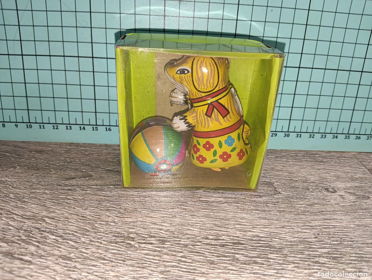 Juguetes antiguos de hojalata: Reproduccion juguetes de hojalata perro con pelota MS-272 Tin toys a cuerda