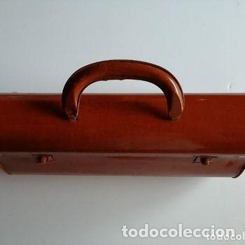 Juguetes antiguos de hojalata: MALET&Iacute;N DE HOJALATA - JUGUETE - ALMACENES JORBA MANRESA