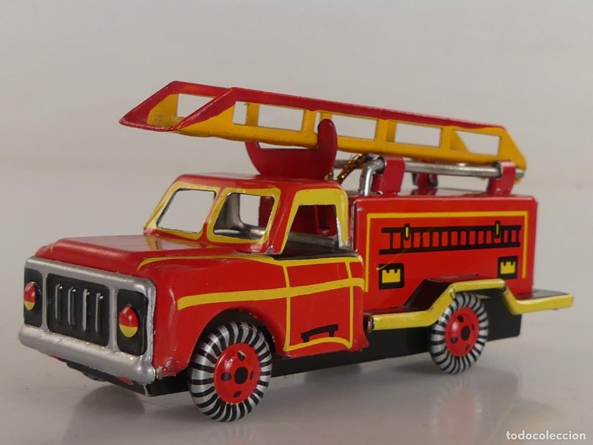 Juguetes antiguos de hojalata: COCHE DE BOMBEROS ECHO DE HOJALATA