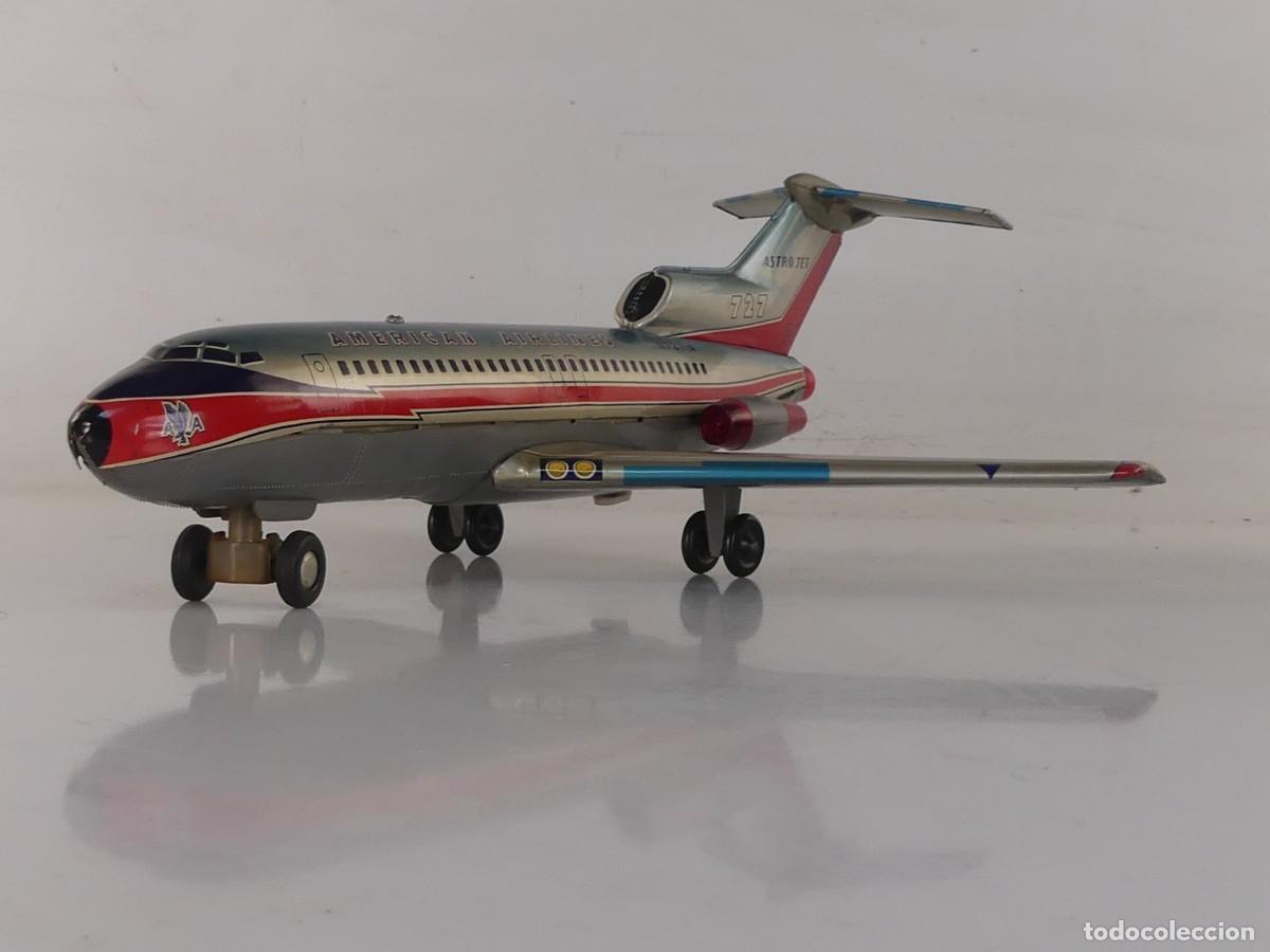 Juguetes antiguos de hojalata: Avi&oacute;n de hojalata american airlines N727IA Astro Jet made in japan