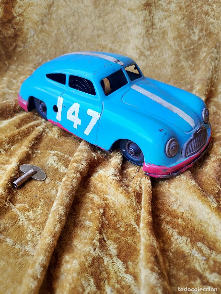 Juguetes antiguos de hojalata: El Porsche 356 de Gescha (juguete de hojalata de los a&ntilde;os 50/60 del pasado siglo) de unos 20cms.de