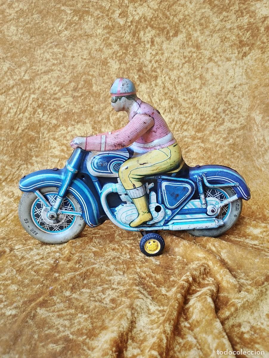 Juguetes antiguos de hojalata: El motorista de Rico/Pay&aacute; de 30x21cms.en buen estado general -a&uacute;nque habr&iacute;a que revisar el mecanismo