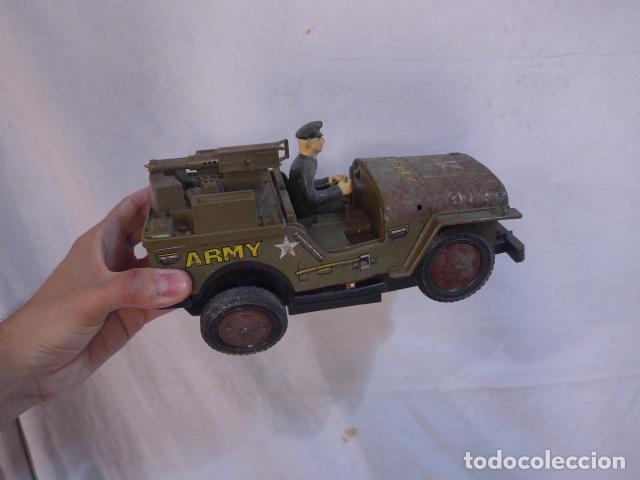 Juguetes antiguos de hojalata: Antiguo coche jeep de juguete de hojalata del Japon, original, militar. A restaurar.