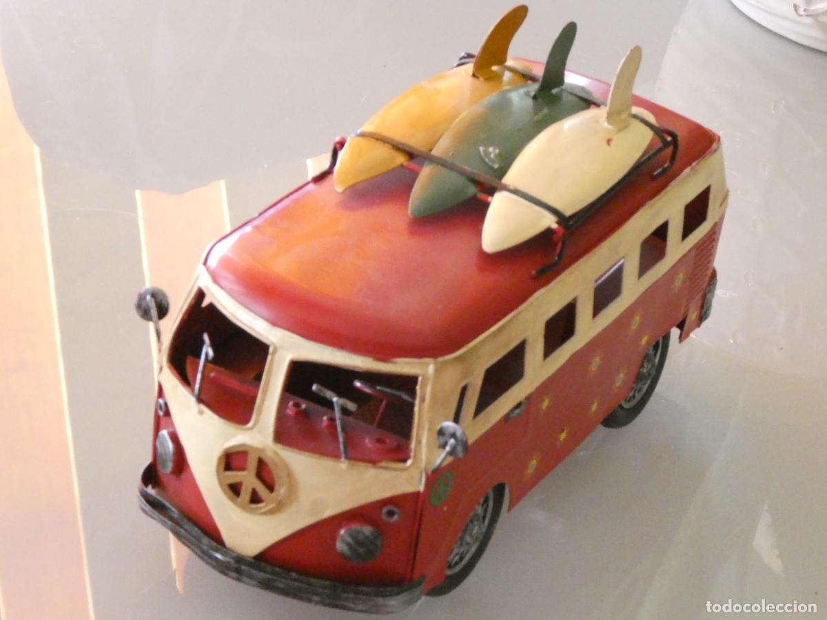 Juguetes antiguos de hojalata: COCHE FURGONETA DE HOJALATA. TIPO VOLKSWAGEN KOMBI HIPPY HIPPIE. SURF SURFEROS. 25X15X11CM 500GR