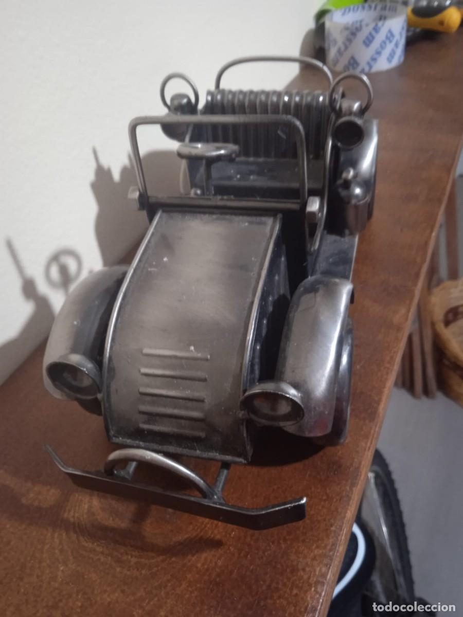 Juguetes antiguos de hojalata: Coche descapotable met&aacute;lico - Foto 2