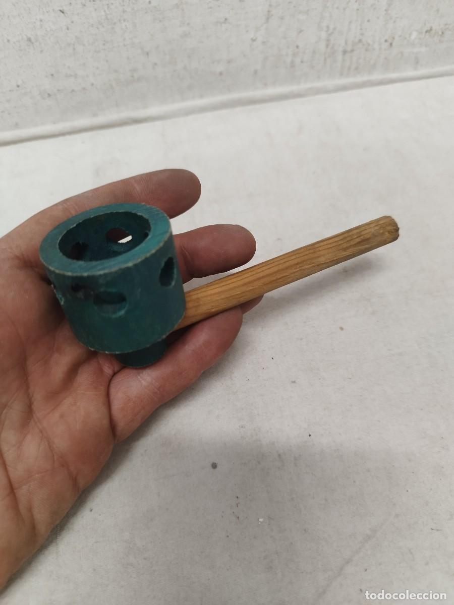 Juguetes antiguos de hojalata: Antiguo juguete de madera. De bola que sopla. Sin la bola.