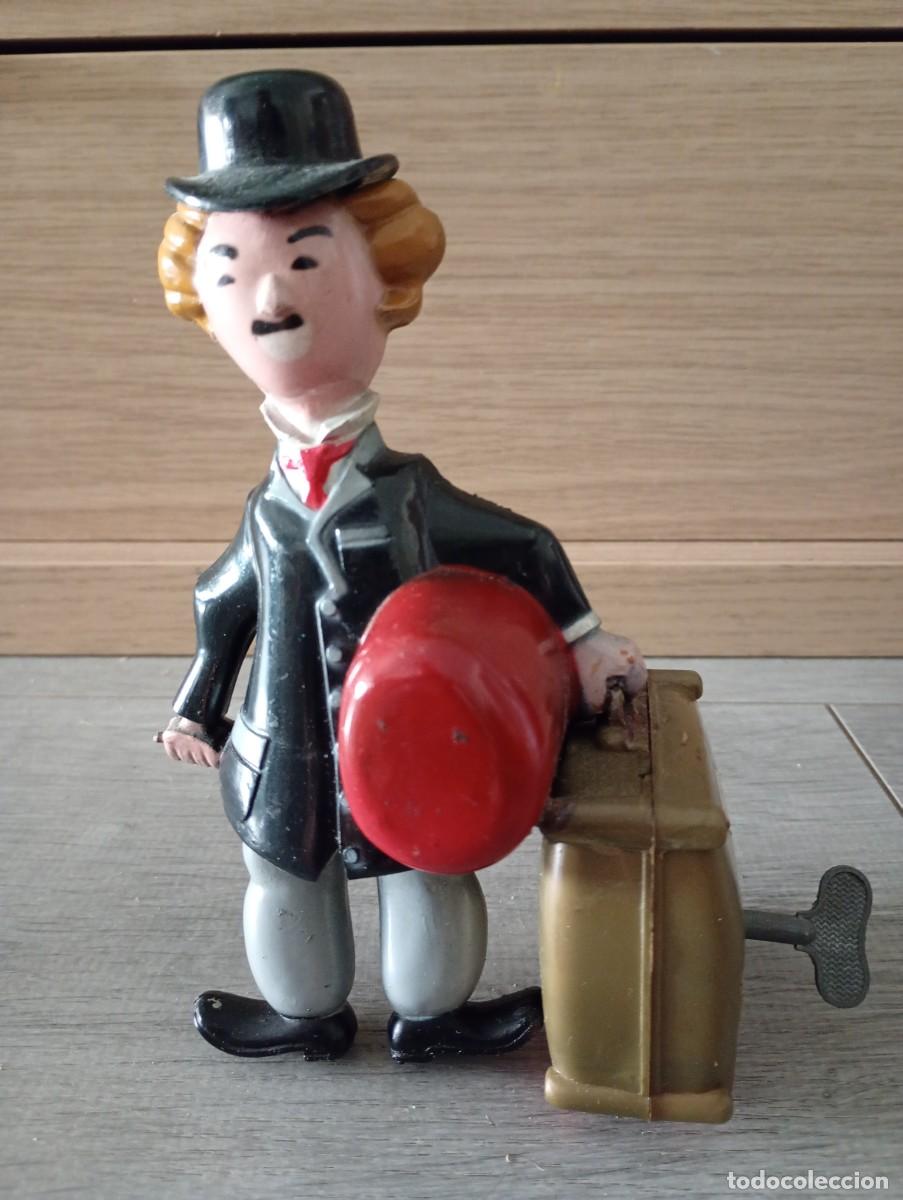 Juguetes antiguos de hojalata: Antiguo juguete de Rom&aacute;n Chaplin de hojalata con la llave y funcionando