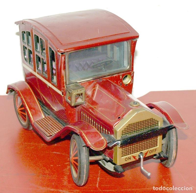 Juguetes antiguos de hojalata: Coche antiguo de hojalata -