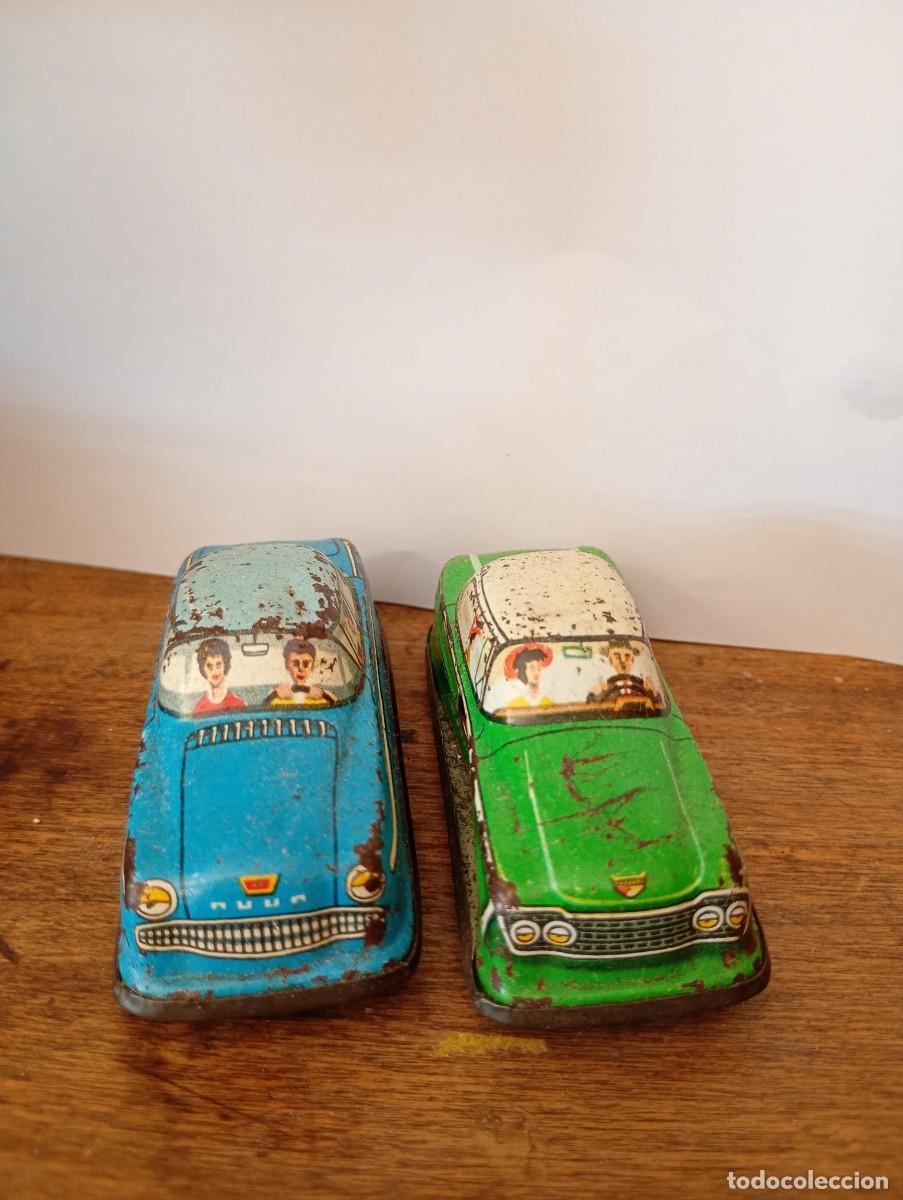 Juguetes antiguos de hojalata: Cochecitos de hojalata pintada. A cuerda. Made in France.