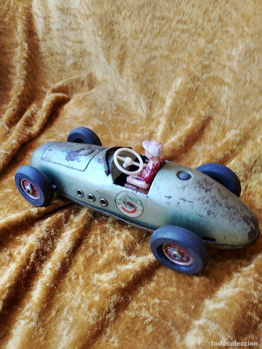 Juguetes antiguos de hojalata: El legendario b&oacute;lido de hojalata -inspirado en un coche de carreras Mercedes de principios de los