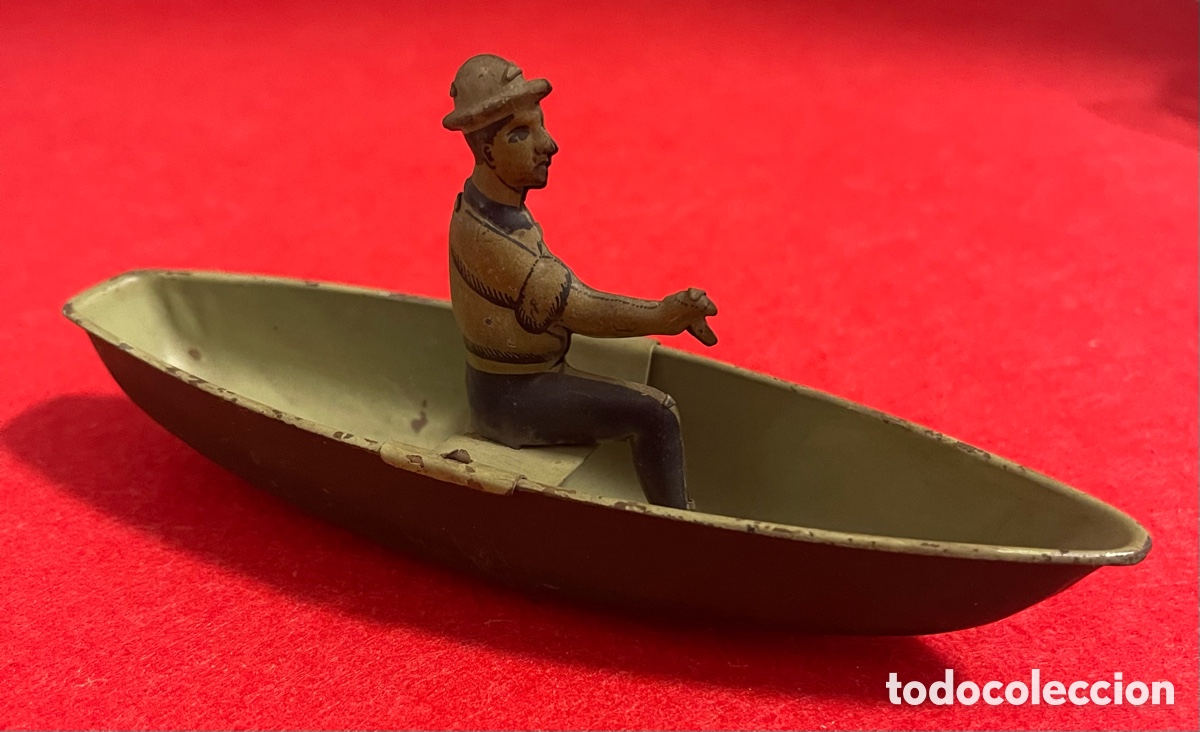 Juguetes antiguos de hojalata: Antiguo juguete en hojalata, litografiada de hombre en una barca pescando