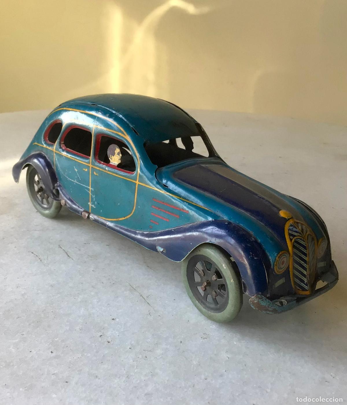 Juguetes antiguos de hojalata: ANTIGUO COCHE A CUERDA RICO- HOJALATA LITOGRAFIADA A&Ntilde;OS 30 -40 ,FUNCIONA CON CHOFER Y PASAJERO
