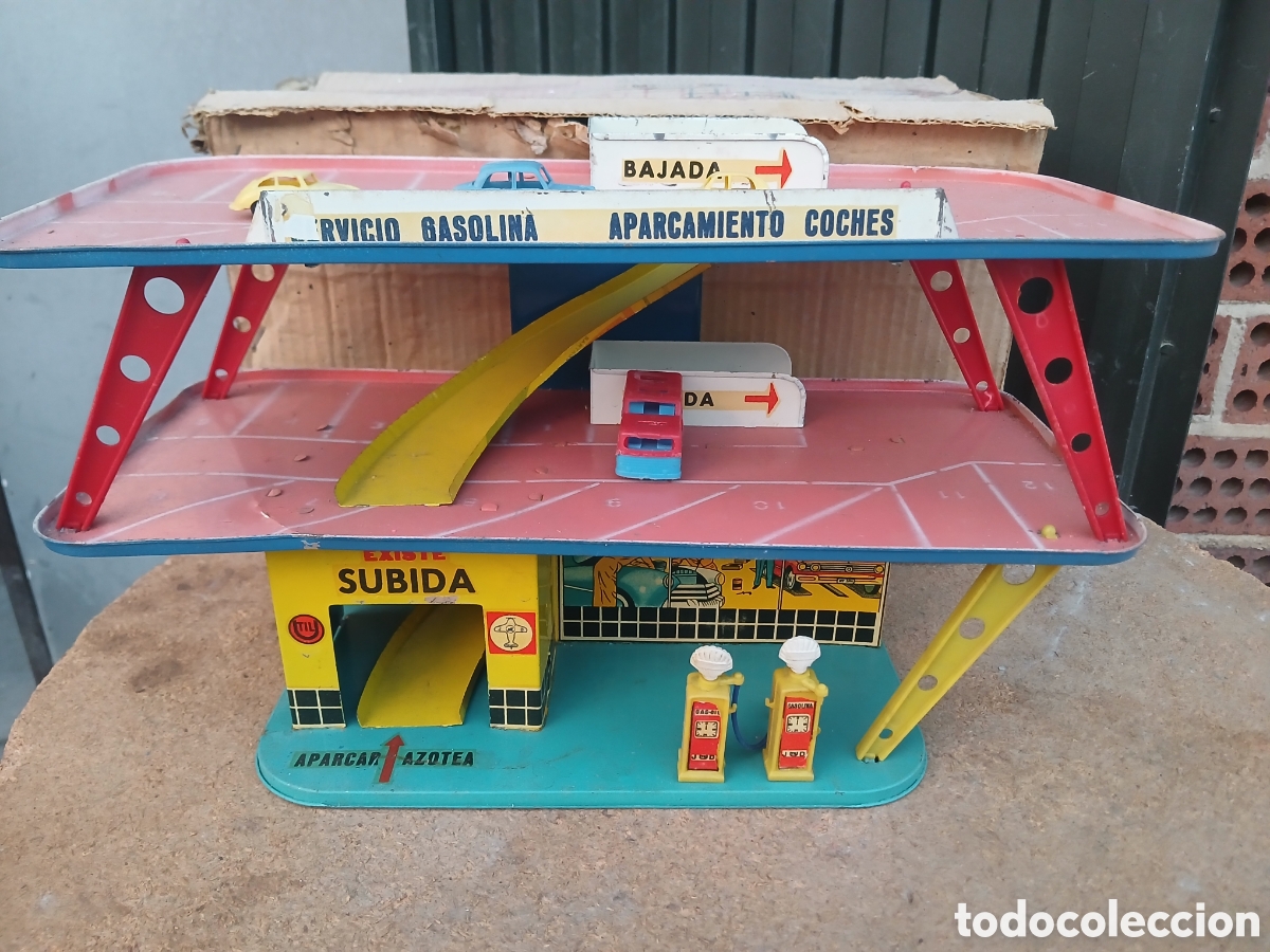 Juguetes antiguos de hojalata: ESTACION DE SERVISIO ESSO JUGUETES JOAQUIN DOMENECH RICO ALCUDIA DE CARLET EN CAJA ORIGINAL.