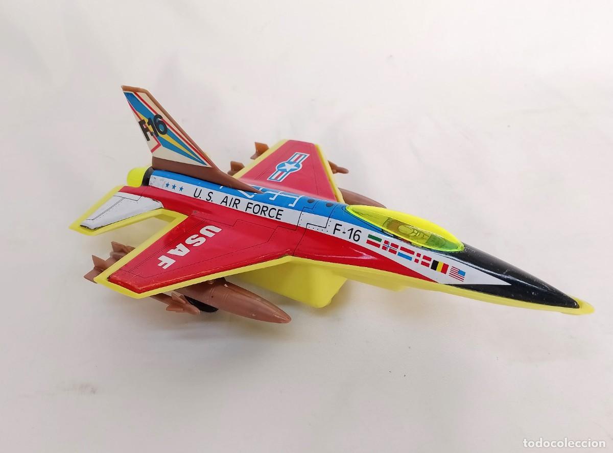 Antikes Blechspielzeug: RESORTES VALLS ref.24 DYNAMICS F-16 USA. AVION RETROFRICCI&Oacute;N EN CHAPA Y PL&Aacute;STICO