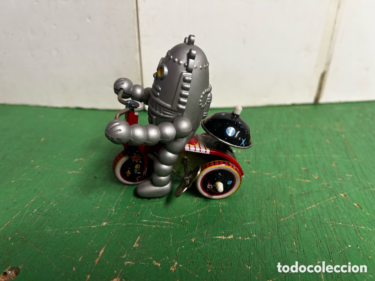 Juguetes antiguos de hojalata: BABY ROBOT EN TRICICCLO SO13