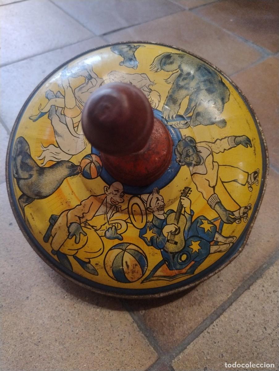 Juguetes antiguos de hojalata: Preciosa PEONZA, CIRCO made in FRANCE de hojalata (lata) litografiada no funciona. 23 cm di&aacute;metro