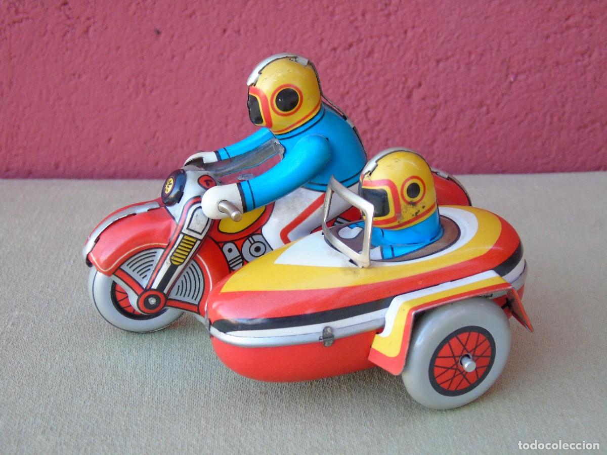 Antikes Blechspielzeug: MOTORISTA CON SIDECAR DE HOJALATA DE CUERDA, FUNCIONANDO. MS 281.