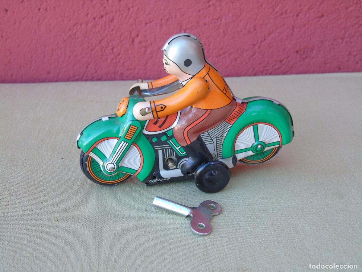 Jouets anciens en fer-blanc: MOTORISTA DE HOJALATA DE CUERDA, CON LLAVE, FUNCIONANDO. MS 275