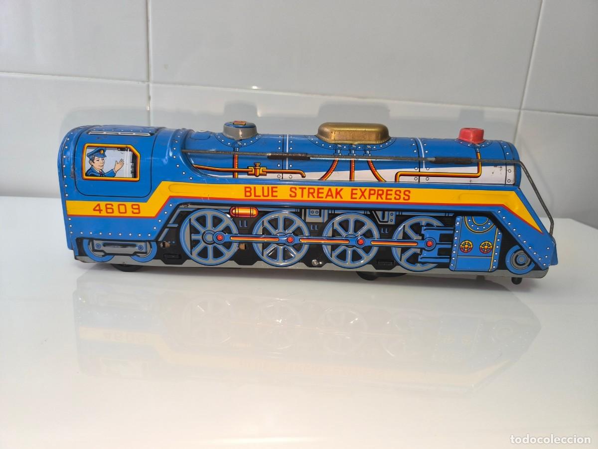 Juguetes antiguos de hojalata: Antigua locomotora hojalata blue streak express trade mark modern toys made in japan funcionando.