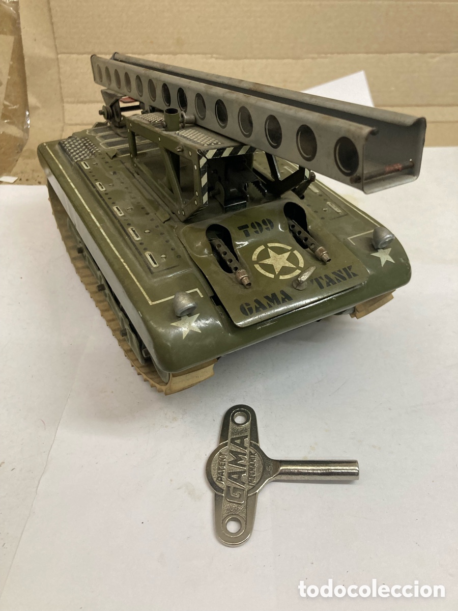 Juguetes antiguos de hojalata: tanque de juguete vintage de hojalata con lanzacohetes, modelo Gama T99 Raketenwerfer