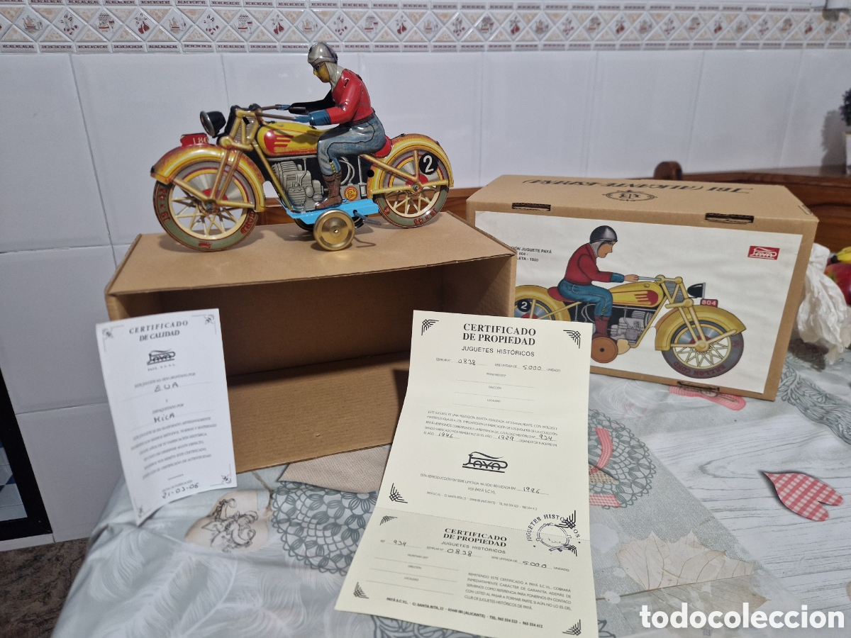 Juguetes antiguos de hojalata: Moto paya de hojalata y cuerda