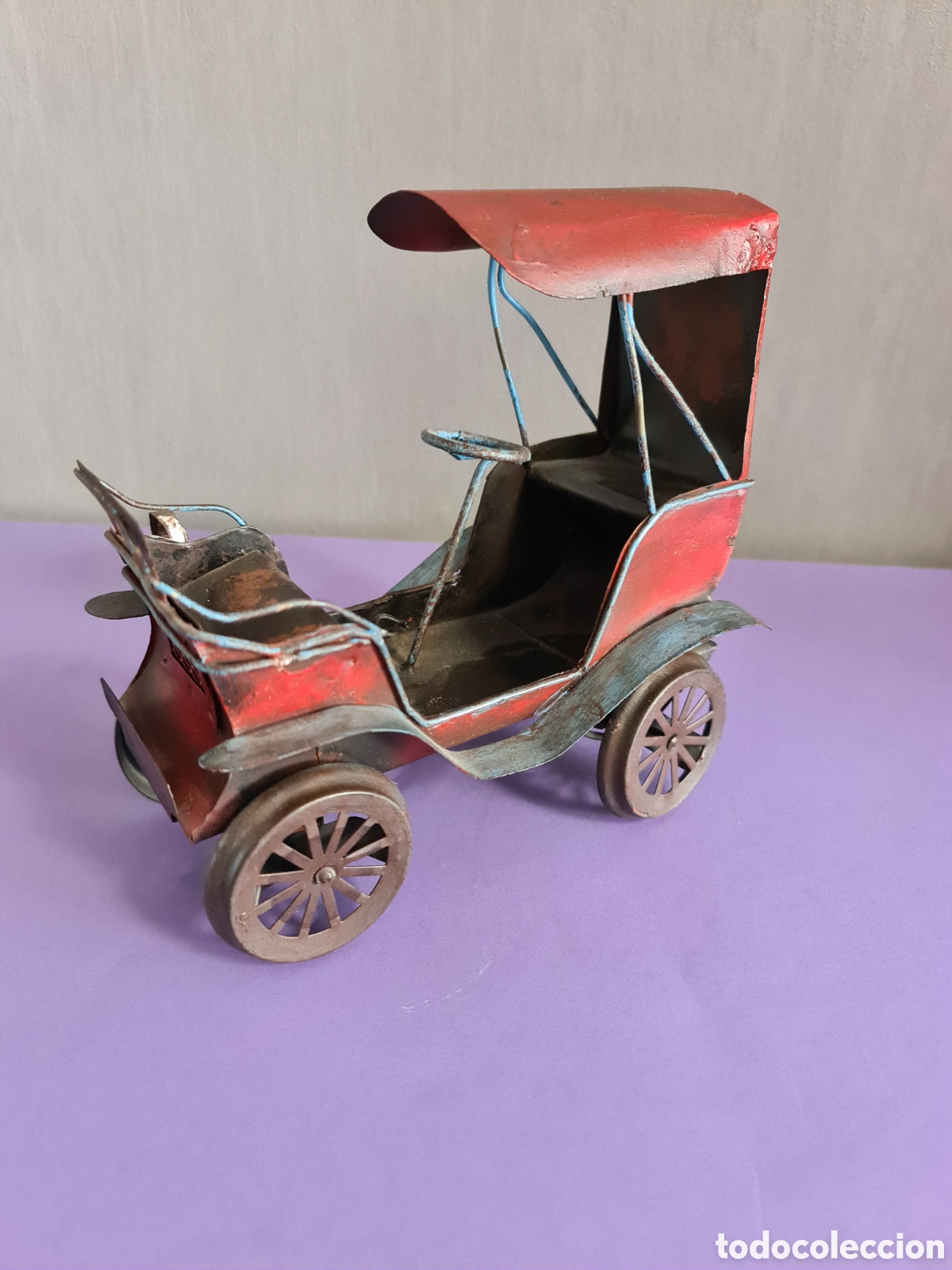 Tin Toys: Coche de hojalata de coleccion