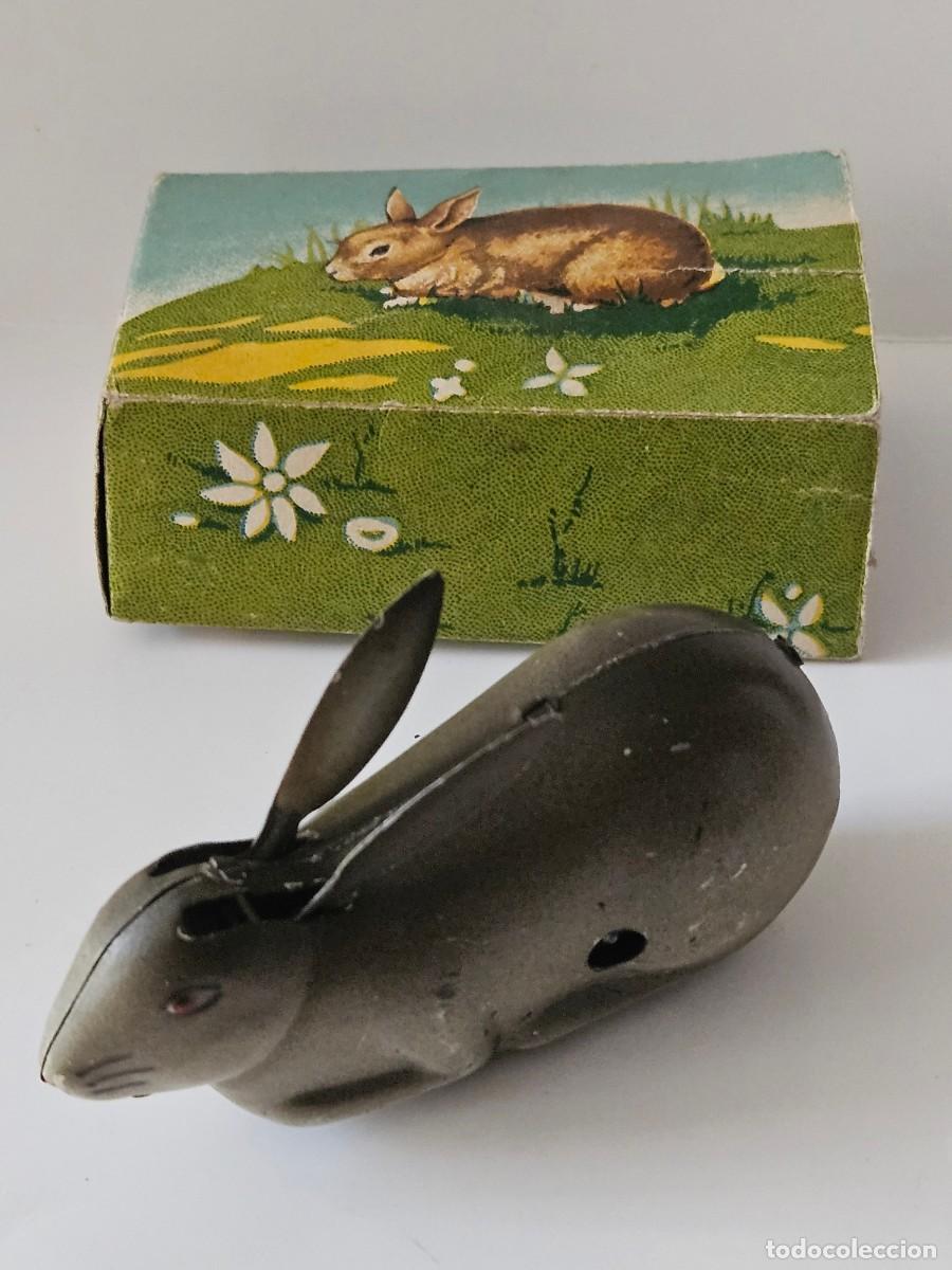 Brinquedos antigos de folha-de-Flandres: Conejo de Jyesa en hojalata a cuerda en su caja, a&ntilde;os 50
