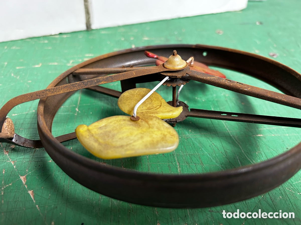 Juguetes antiguos de hojalata: CORREPASILLO DE HOJALATA - Foto 6