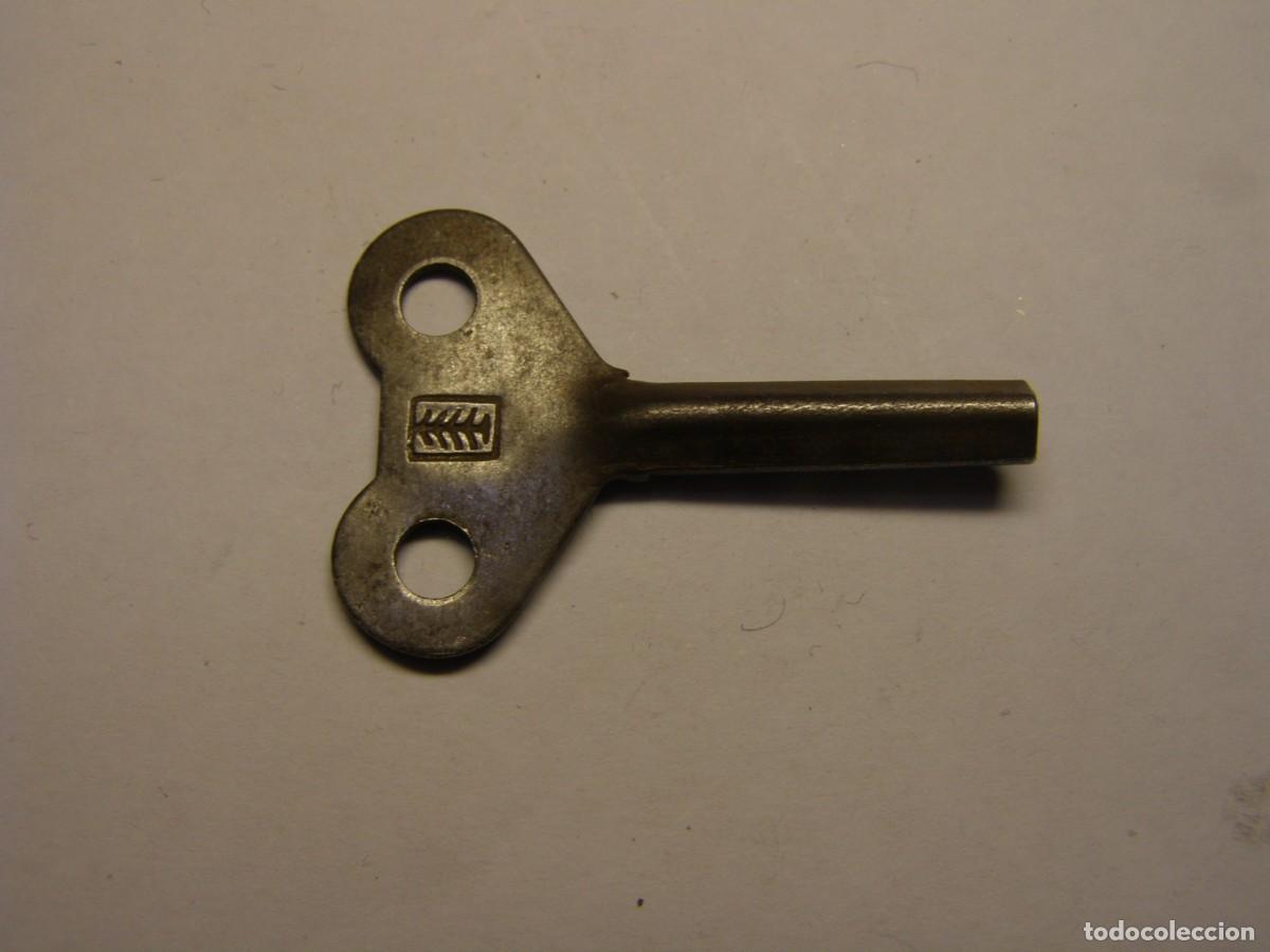 Juguetes antiguos de hojalata: Llave para dar cuerda a antiguo juguete de hojalata.