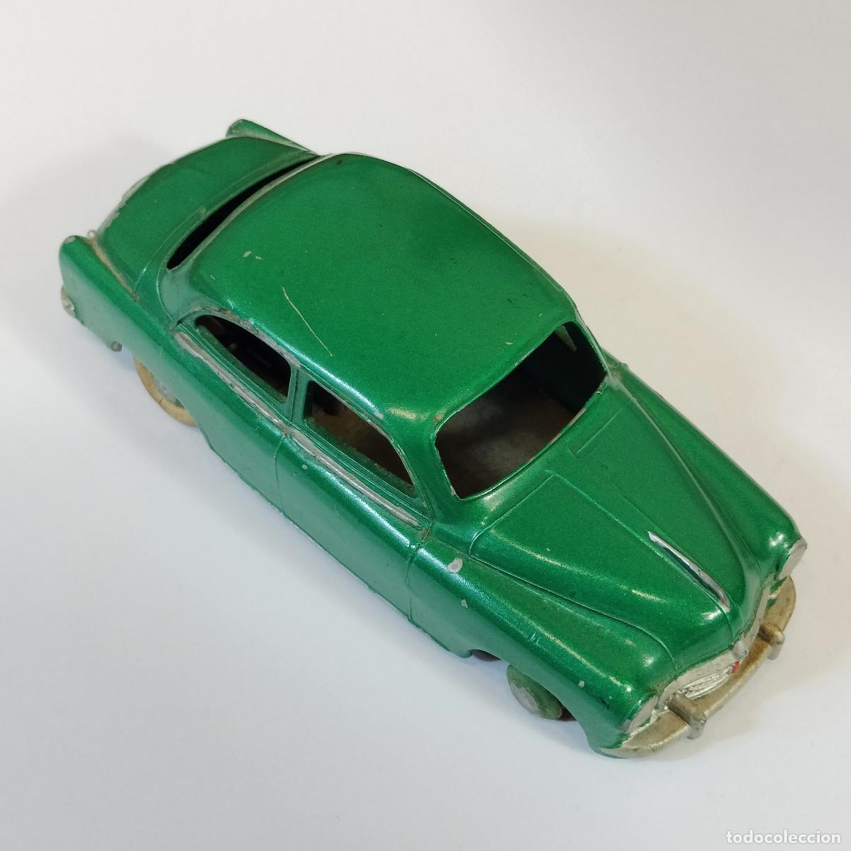 Juguetes antiguos de hojalata: MINIATURA DE SEAT 1400. JADALI METAMOL. SIN CAJA. HOJALATA PINTADA. ESPA&Ntilde;A. C. 1950