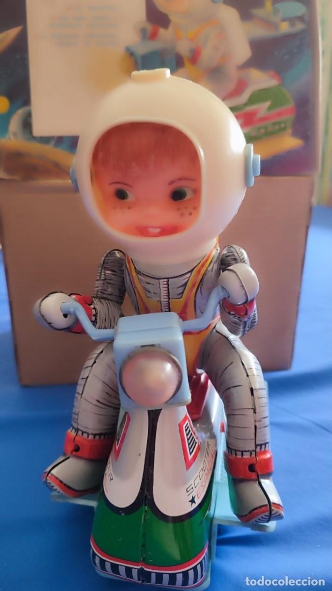 Juguetes antiguos de hojalata: Antiguo Scooter Espacial Astronauta Hojalata Juguetes EGE Ref. 77 con Caja - A&ntilde;os 70