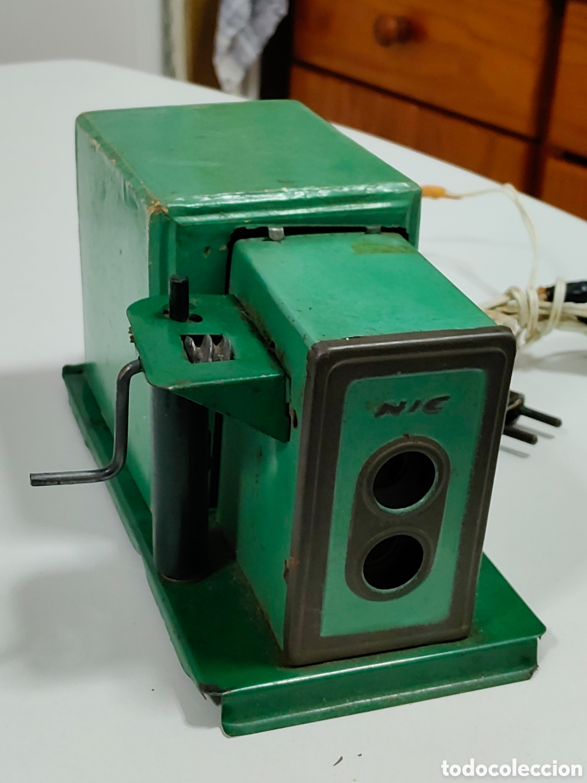 Juguetes antiguos de hojalata: Antiguo proyector CINE NIC Modelo Mixto (Cart&oacute;n/Metal) A&ntilde;os 40 + Lote Pel&iacute;culas Popeye