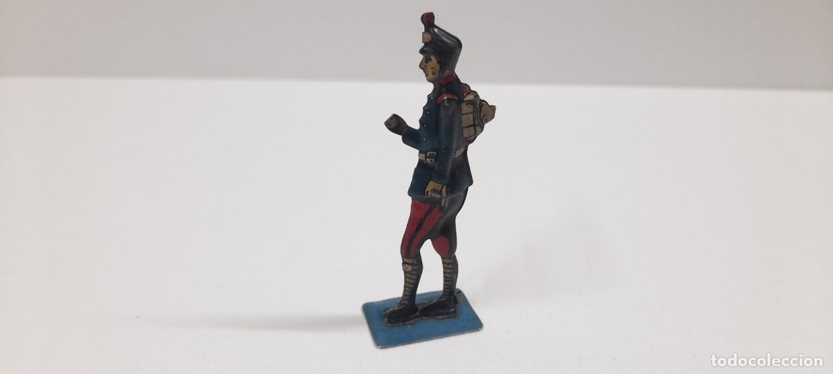 Juguetes antiguos de hojalata: ANTIGUO SOLDADO EN DESFILE . REALIZADO POR RICO . HOJALATA LITOGRAFIADA . ORIGINAL A&Ntilde;OS 30 / 40