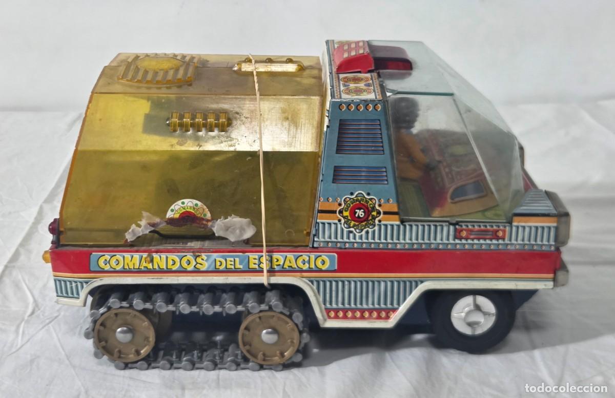 Juguetes antiguos de hojalata: Cami&oacute;n Comando del espacio 76 de Ege, No funciona - Foto 5
