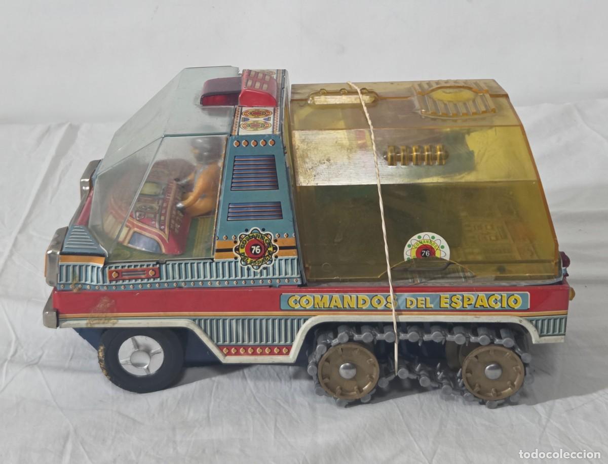 Juguetes antiguos de hojalata: Cami&oacute;n Comando del espacio 76 de Ege, No funciona - Foto 9