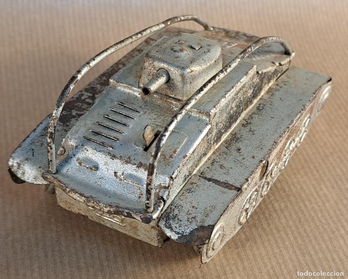 Juguetes antiguos de hojalata: Tanque militar Rico de hojalata a cuerda. Juguete espa&ntilde;ol vintage (a&ntilde;os 50)