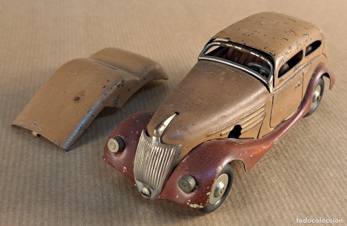 Juguetes antiguos de hojalata: Sed&aacute;n Construcciones Pay&aacute; de hojalata a cuerda. Coche antiguo espa&ntilde;ol, a&ntilde;os 40-50