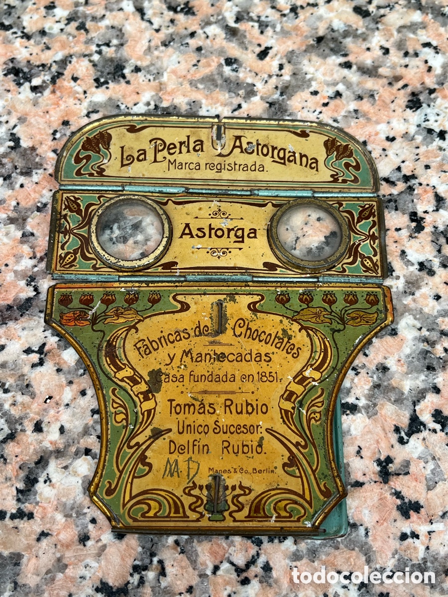 Juguetes antiguos de hojalata: ''ANTIGUO VISOR ESTEREOSC&Oacute;PICO DE HOJALATA LITOGRAFIADA LA PERLA ASTORGANA F&Aacute;BRICA CHOCOLATES