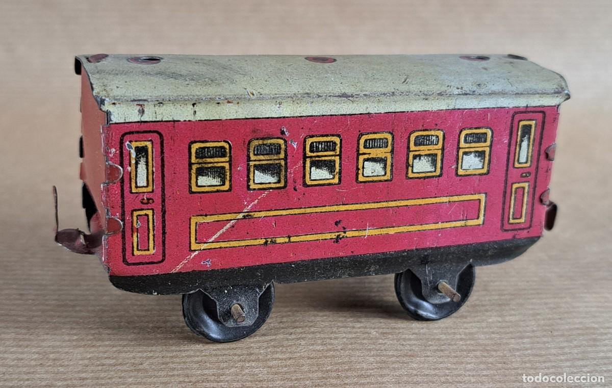Juguetes antiguos de hojalata: Vag&oacute;n de tren de hojalata antiguo, a&ntilde;os 60