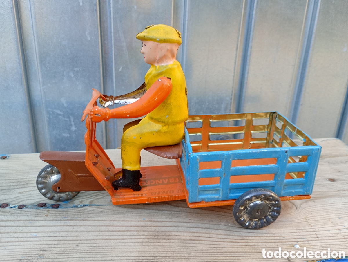 Juguetes antiguos de hojalata: Motocarro hojalata Portugal moto vespa