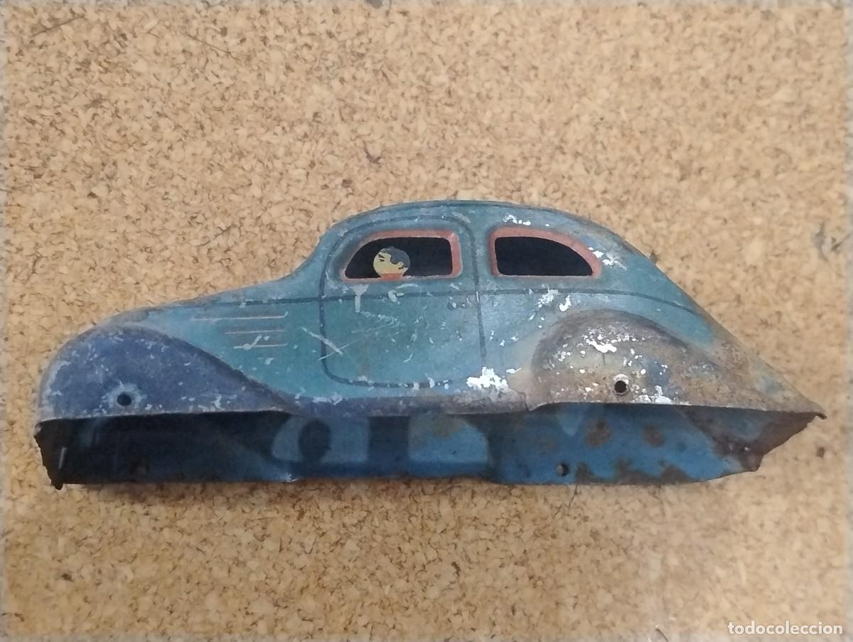 Juguetes antiguos de hojalata: Coche airflow rai paya color azul, sin mecanismo ni ruedas.