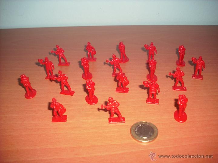 Modelos a escala: Cami&oacute;n de Bomberos y 19 Bomberos de pl&aacute;stico en Monocolor - Foto 2