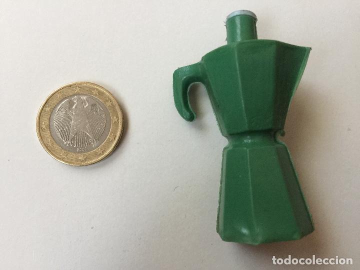 Modelos a escala: CAFETERA DE JUGUETE EN PLASTICO. - Foto 1