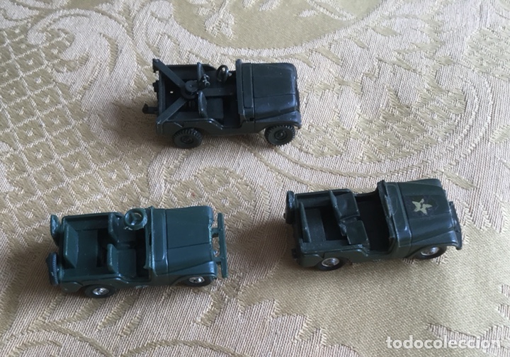 Un Lot De 2 Véhicules Militaires En Plastique Style Jouets De Bazar Au 1 50e 10663