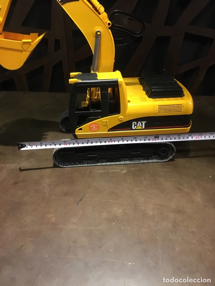 Modelos a escala: Gr&uacute;a marca bruder Caterpillar - Foto 3