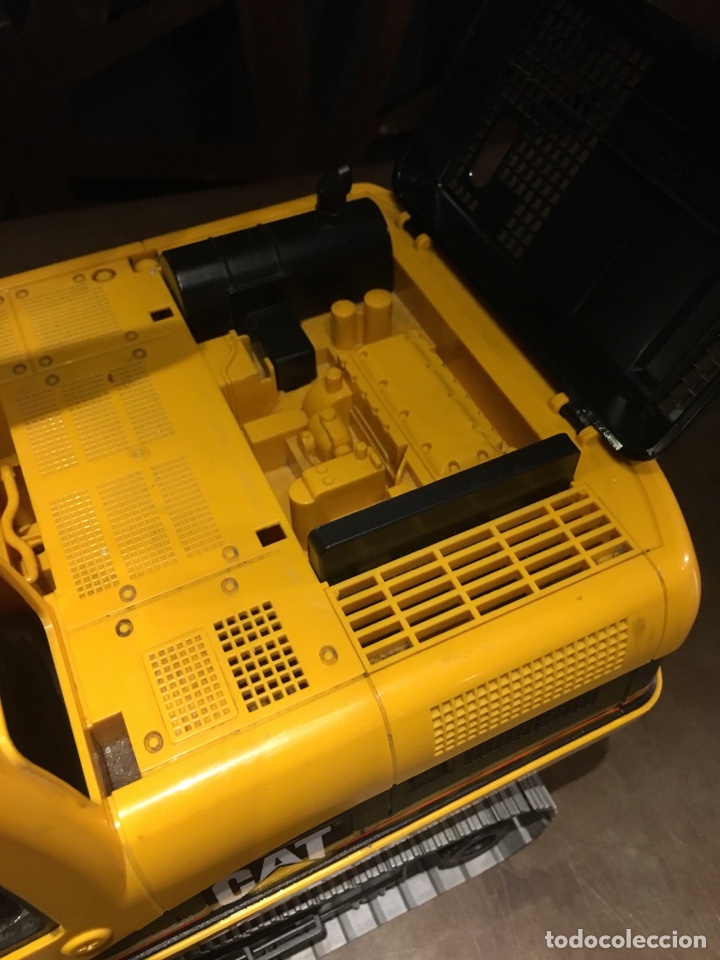 Modelos a escala: Gr&uacute;a marca bruder Caterpillar - Foto 5